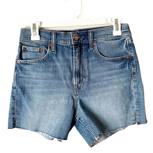 GAP 4 Inch High Rise Denim Cut Off Shorts in Medium Wash 4/27 - Picture 2 of 7